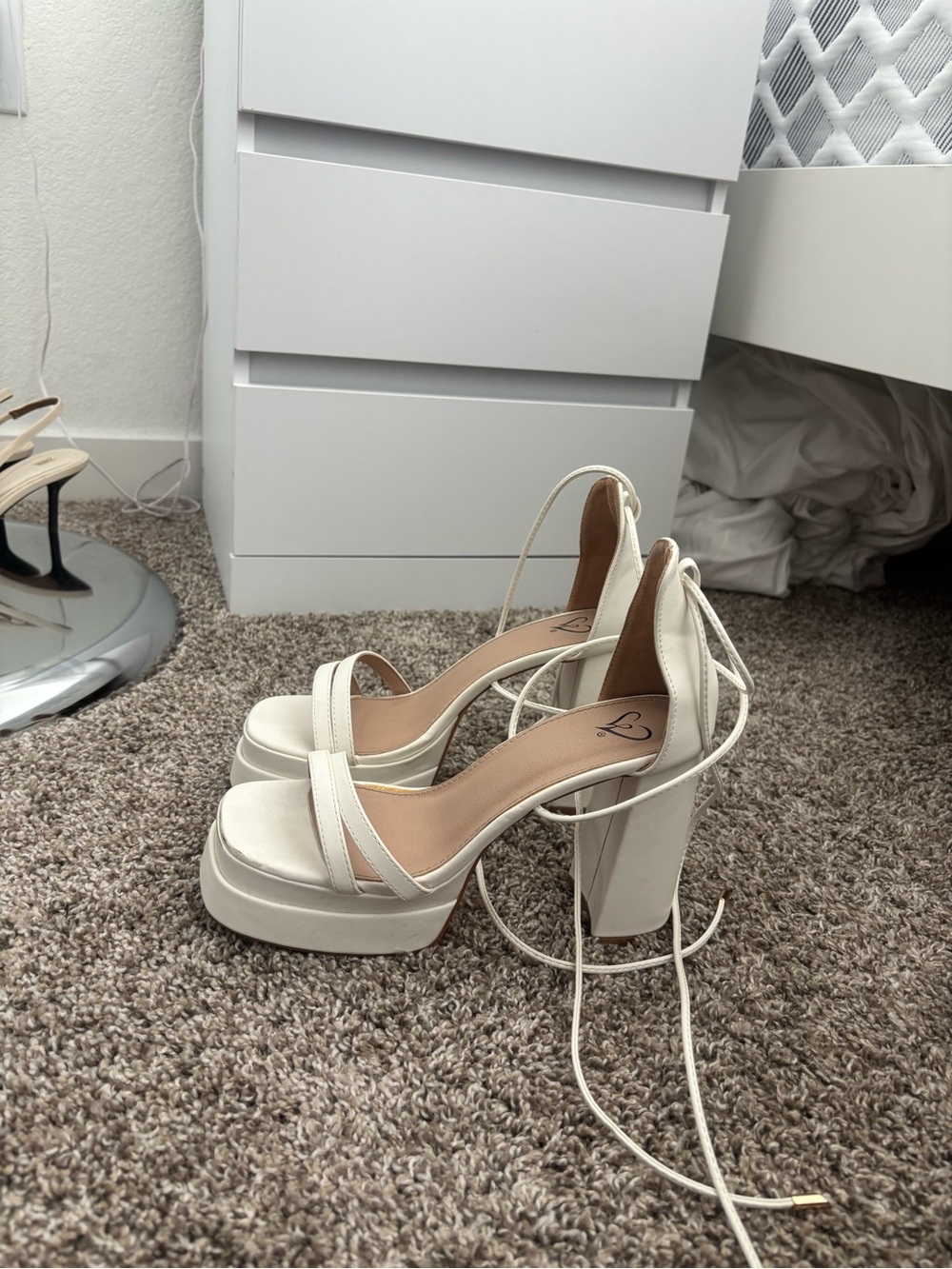 Platform Heel Lace-Up heels in Cream White size 6